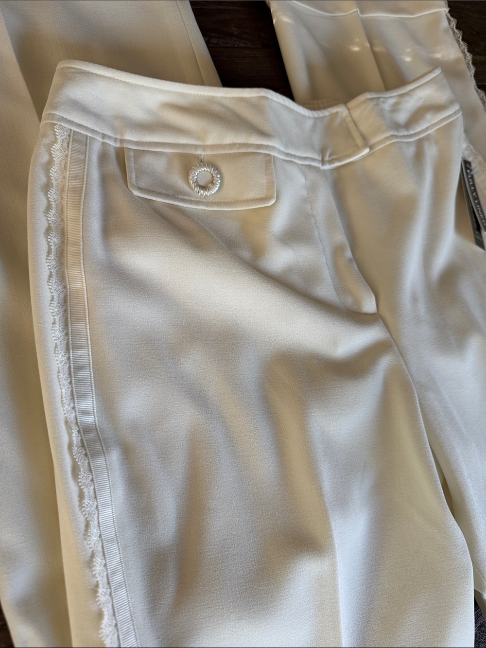 Larry Levine ivory stretch wide leg cuffed lace trimmed trousers NWT size 8 - Picture 5 of 13